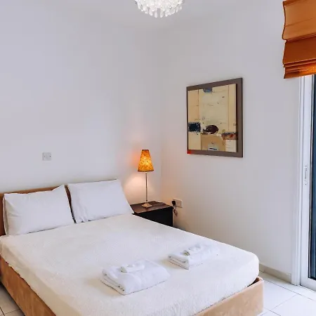 Stunning Sea & Sky View- 3br, Pool ,amazing Balcony Lägenhet Trimitusa