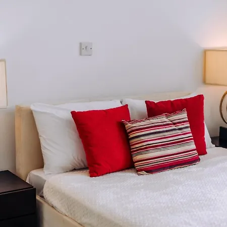Apartment Stunning Sea & Sky View- 3br, Pool ,amazing Balcony Tremithousa